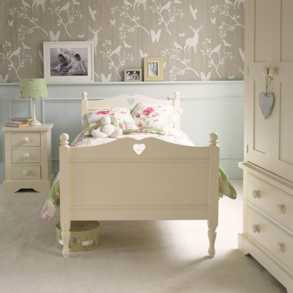 Fargo Single bed with Carved Heart-472