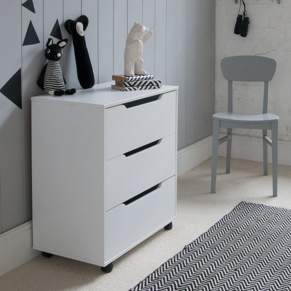Sturdy chest of drawers on lockable wheels and ergonomic handles for little hands