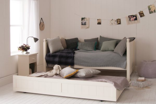 daybed for kids with integrated trundle bed